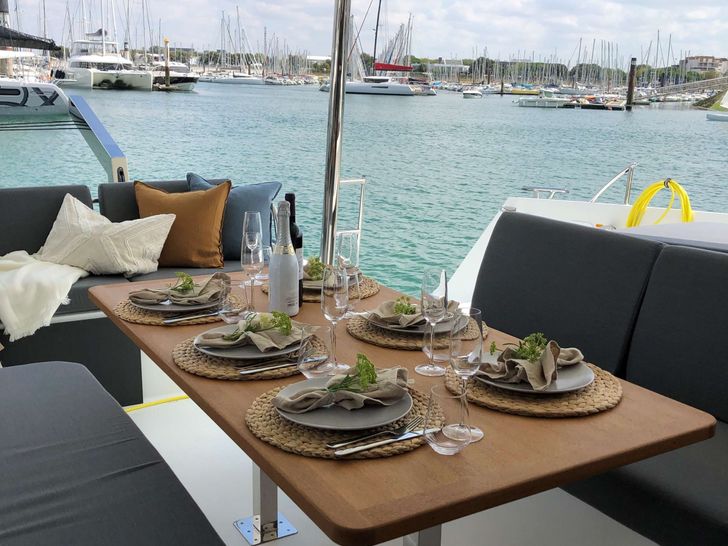 DREAMCATCHER - Aft-Deck Alfresco Dining DREAMCATCHER - Aft-Deck Alfresco Dining