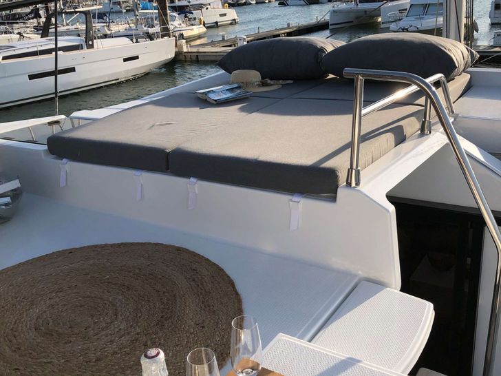 DREAMCATCHER - Flybridge Sun Loungers DREAMCATCHER - Flybridge Sun Loungers