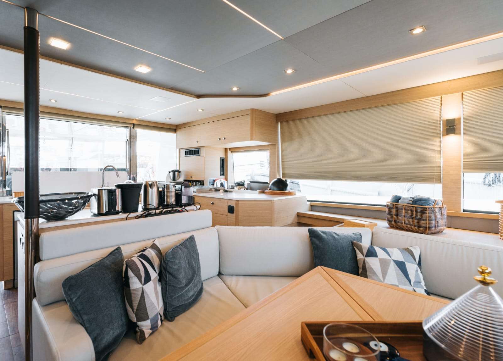 TIAMO Aquila 54 - saloon lounge and galley