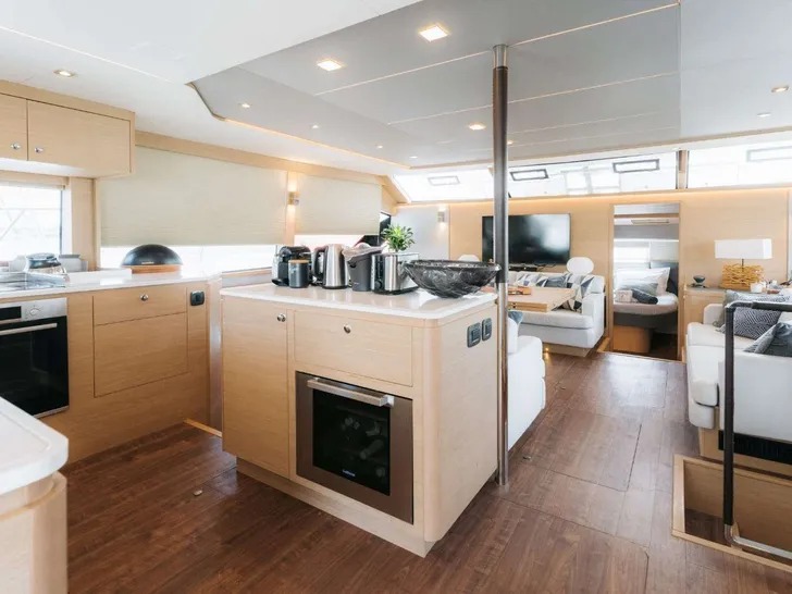 TIAMO Aquila 54 - galley TIAMO Aquila 54 - galley