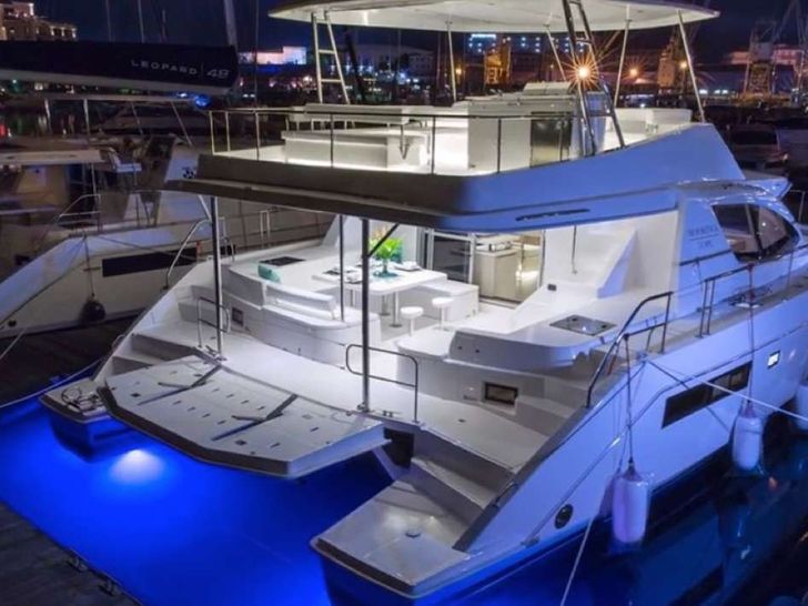 JAMSAM - Leopard 51,anchored at night JAMSAM - Leopard 51,anchored at night