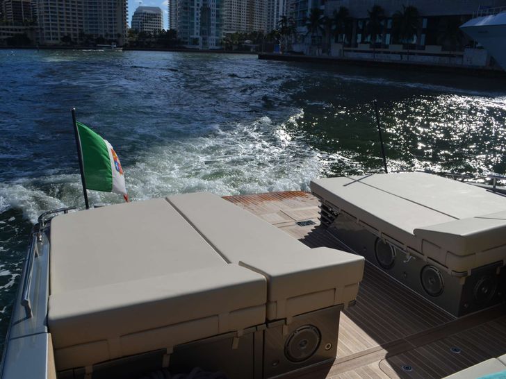 JANINA Cruising Miami JANINA Cruising Miami