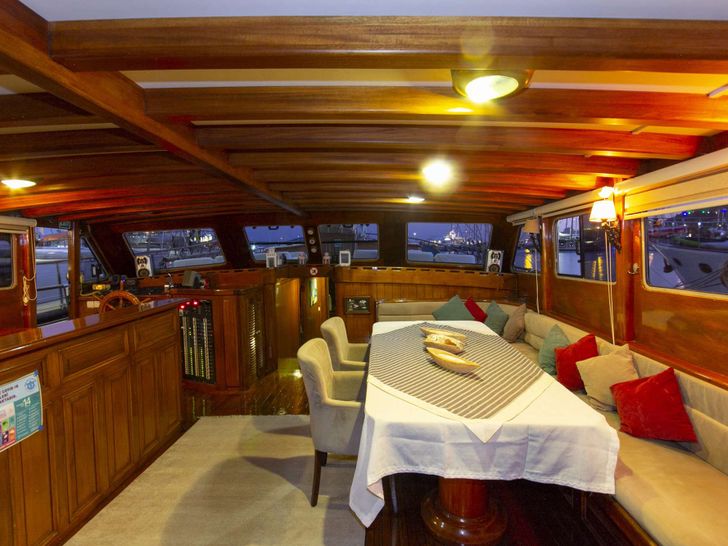 SERENAD - Saloon SERENAD - Saloon