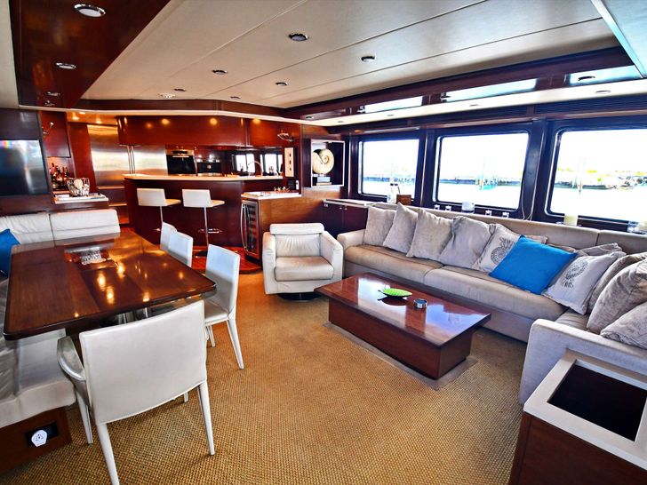 SalonAMMONITE Nordhavn Custom 23m saloon seating and dining area SalonAMMONITE Nordhavn Custom 23m saloon seating and dining area
