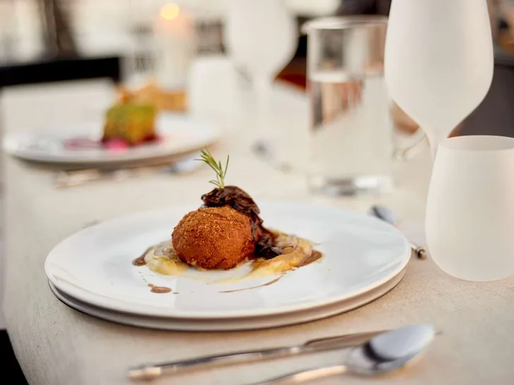 AORI - Wally 24 m,fine dining AORI - Wally 24 m,fine dining