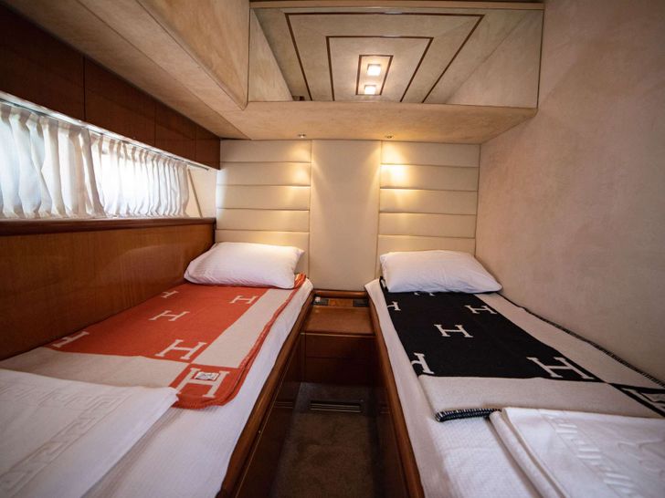 HURREM 22m Ferretti Motor Yacht Twin Cabin HURREM 22m Ferretti Motor Yacht Twin Cabin