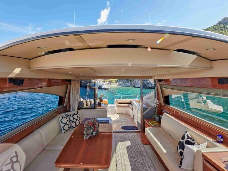 ESTIA ONE - Princess UK 70,saloon with opened sunroof ESTIA ONE - Princess UK 70,saloon with opened sunroof