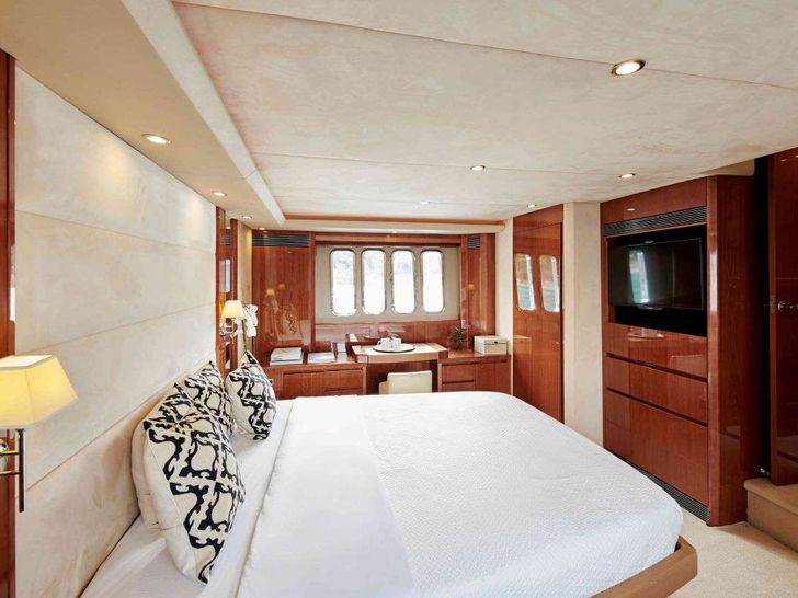 ESTIA ONE - Princess UK 70,master cabin ESTIA ONE - Princess UK 70,master cabin