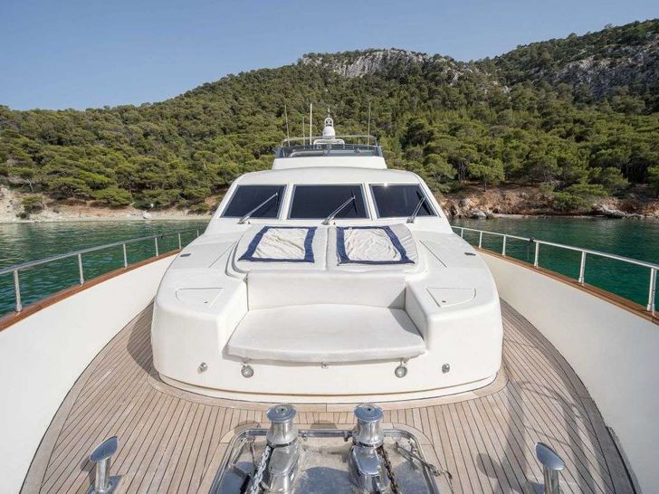 ESTIA POSEIDON - Falcon 85,bow lounge and bronzing area ESTIA POSEIDON - Falcon 85,bow lounge and bronzing area