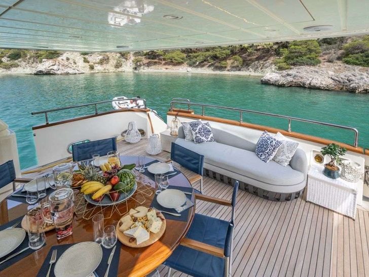 ESTIA POSEIDON - Falcon 85,alfresco dining set up