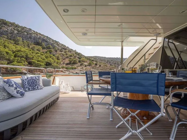 ESTIA POSEIDON - Falcon 85,aft alfresco lounge and dining area ESTIA POSEIDON - Falcon 85,aft alfresco lounge and dining area