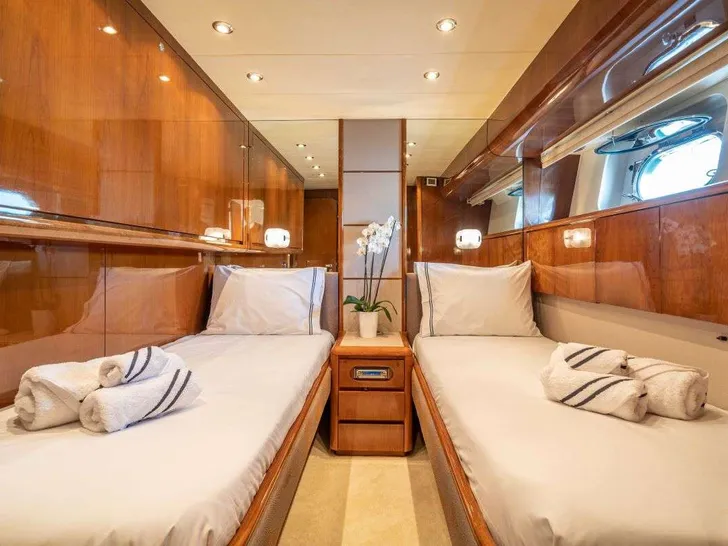ESTIA POSEIDON - Falcon 85,twin cabin ESTIA POSEIDON - Falcon 85,twin cabin