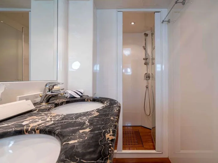 ESTIA POSEIDON - Falcon 85,bathroom