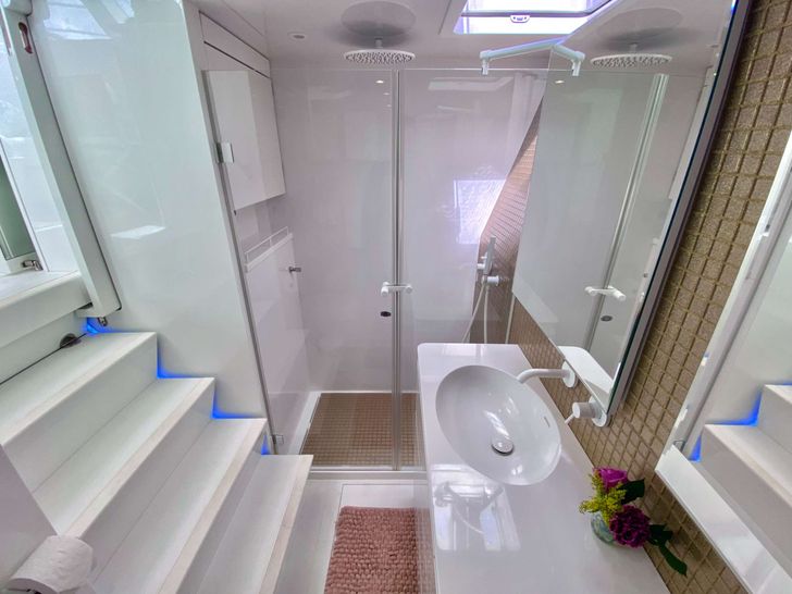 CASA BLANCA Sunreef 78 Power - cabin 1 bathroom CASA BLANCA Sunreef 78 Power - cabin 1 bathroom