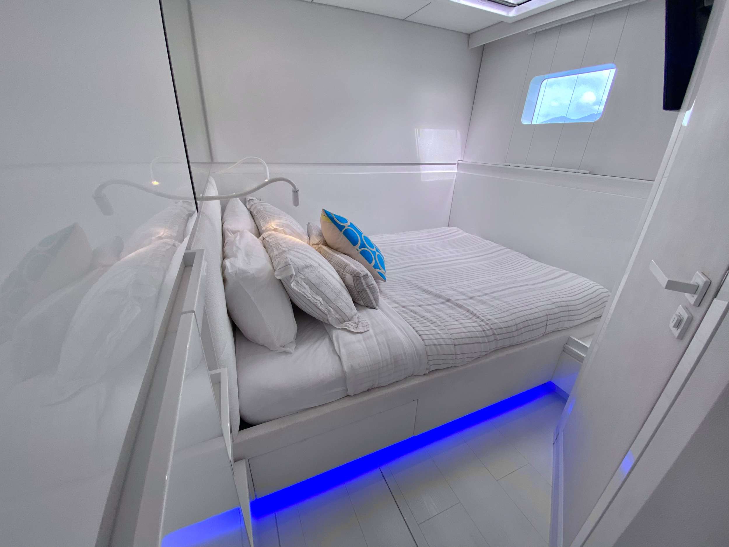 Charter Yacht CASA BLANCA - Sunreef 78 Power - 4 Cabins - St Thomas - St John - St Croix - USVI - Caribbean