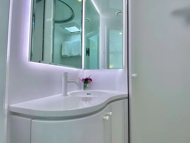 CASA BLANCA Sunreef 78 Power - cabin 2 bathroom CASA BLANCA Sunreef 78 Power - cabin 2 bathroom