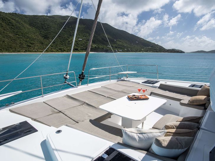 SERENITY 4.8 Bali 4.8 - foredeck SERENITY 4.8 Bali 4.8 - foredeck
