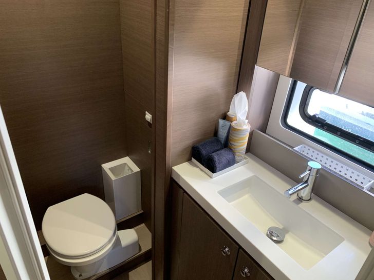 INTERLUDE - VIP cabin bathroom