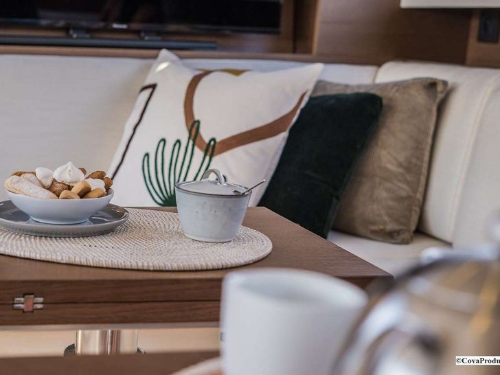 Decorative interior furnishings Decorative interior furnishings