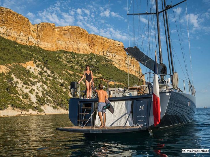 Stern with swim platform Stern with swim platform