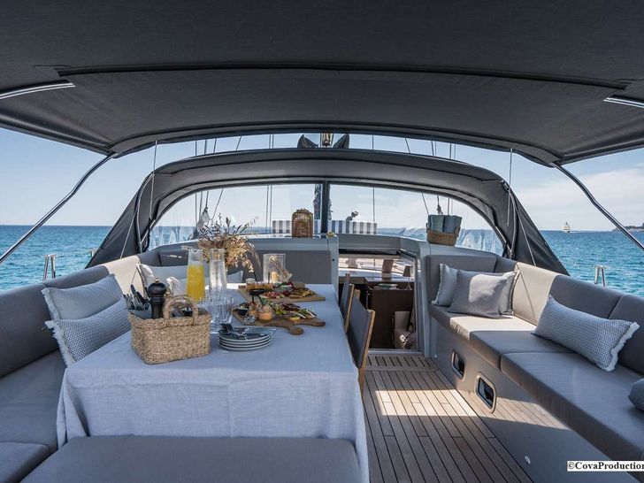 Bimini al fresco dining Bimini al fresco dining