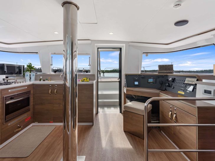 PENNY JO Bali 4.4 - galley and navigation pane PENNY JO Bali 4.4 - galley and navigation pane