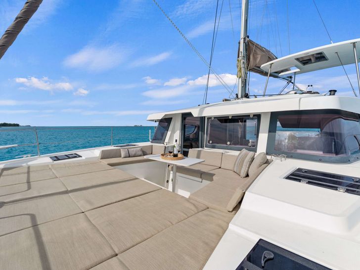 PENNY JO Bali 4.4 - foredeck PENNY JO Bali 4.4 - foredeck