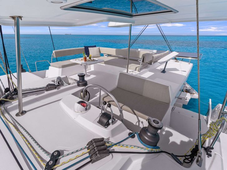 PENNY JO Bali 4.4 - flybridge PENNY JO Bali 4.4 - flybridge