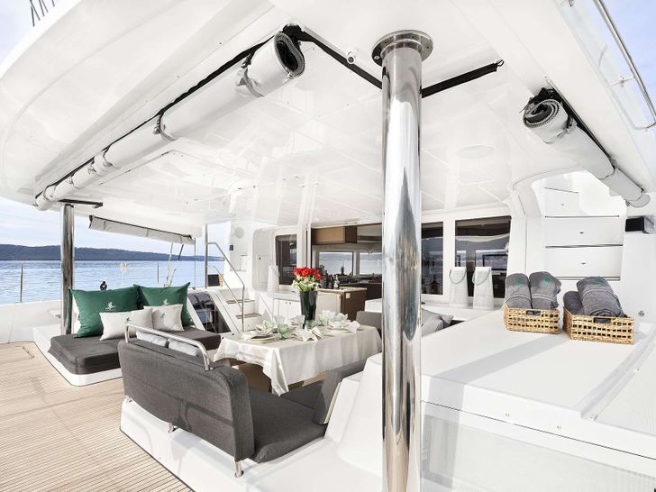 EMERALD GEMINI Lagoon 52 - aft deck EMERALD GEMINI Lagoon 52 - aft deck