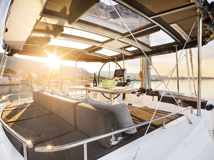 EMERALD GEMINI Lagoon 52 - flybridge EMERALD GEMINI Lagoon 52 - flybridge