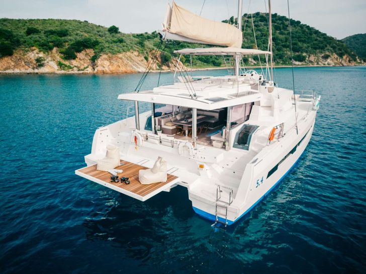 ISLAND KISSES Bali 5.4 - anchored aft shot ISLAND KISSES Bali 5.4 - anchored aft shot