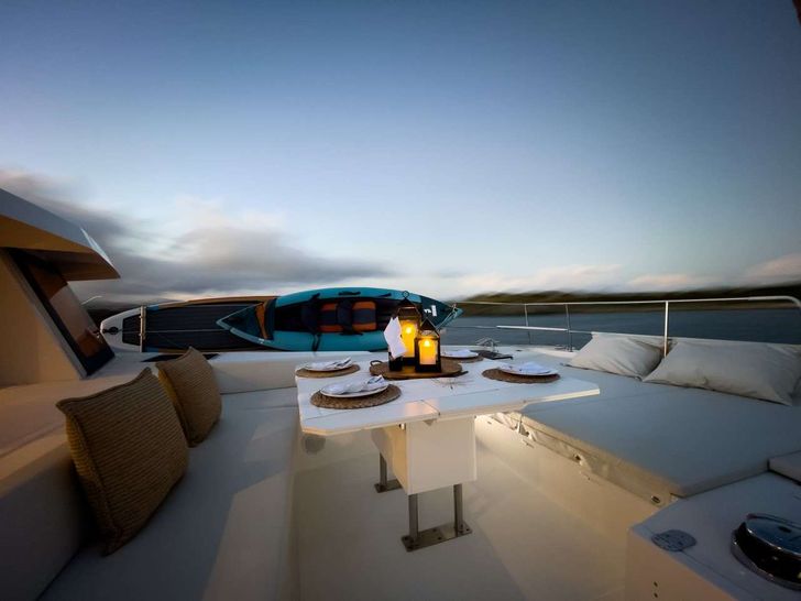 ISLAND KISSES Bali 5.4 - foredeck ISLAND KISSES Bali 5.4 - foredeck