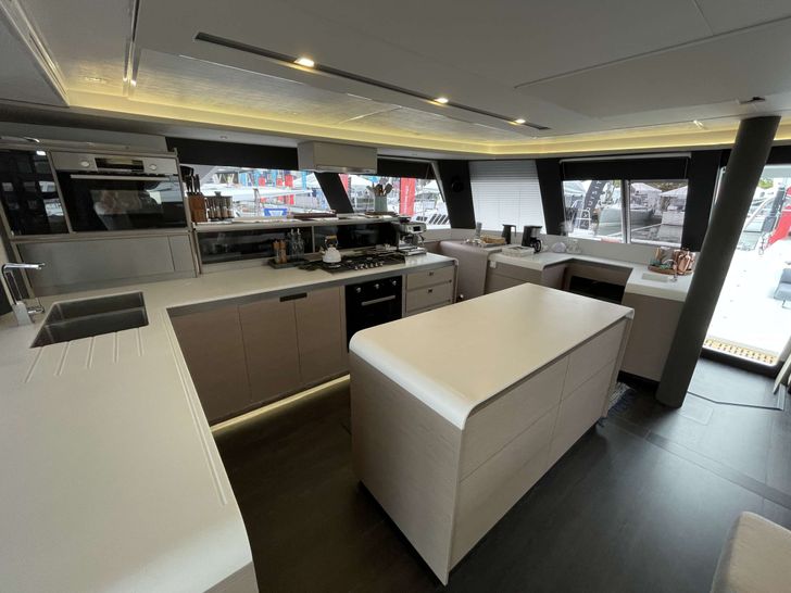 KRAZY KAT Fountaine Pajot Samana 59 - galley KRAZY KAT Fountaine Pajot Samana 59 - galley
