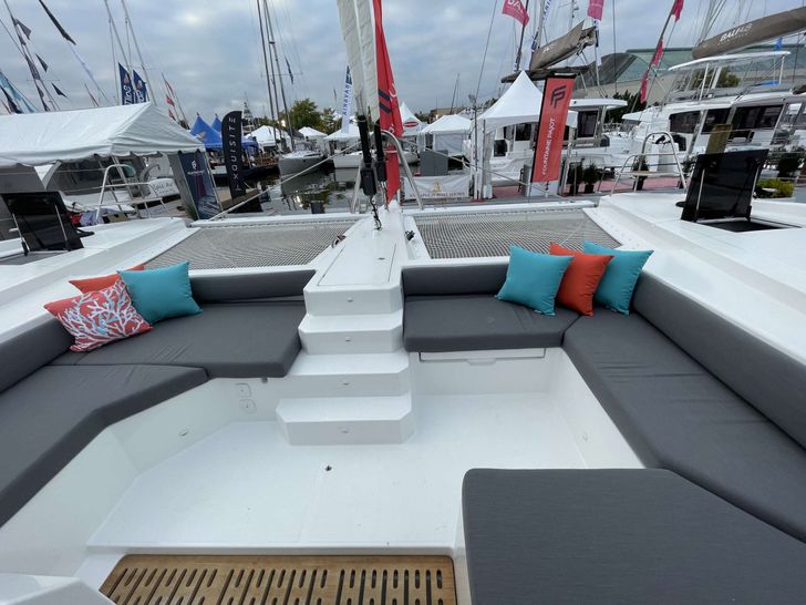 KRAZY KAT Fountaine Pajot Samana 59 - foredeck seating area KRAZY KAT Fountaine Pajot Samana 59 - foredeck seating area