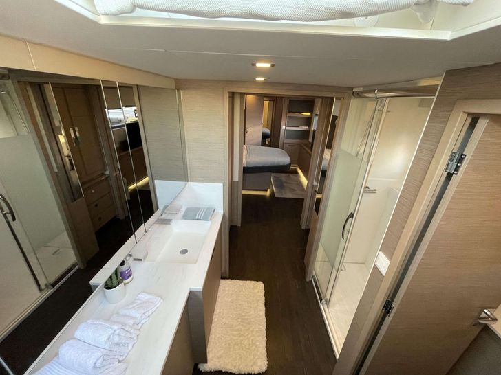 KRAZY KAT Fountaine Pajot Samana 59 - cabin 1 bathroom KRAZY KAT Fountaine Pajot Samana 59 - cabin 1 bathroom