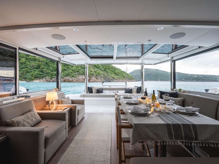 WINDWARD 5.4 Bali 5.4 - saloon WINDWARD 5.4 Bali 5.4 - saloon