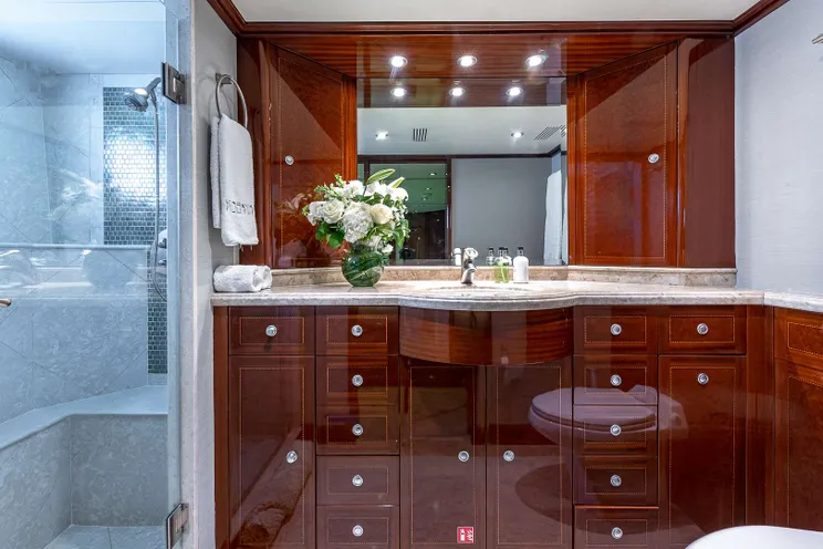 Charter Yacht KASHMIR - Splendor 133 - 6 Cabins - Nassau - Staniel Cay - Exumas - Bahamas