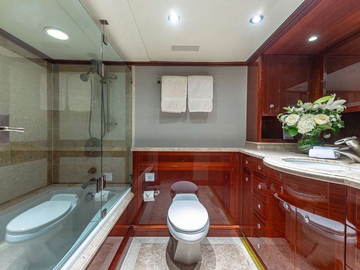 KASHMIR - Splendor 133,VIP cabin 2 bathroom KASHMIR - Splendor 133,VIP cabin 2 bathroom