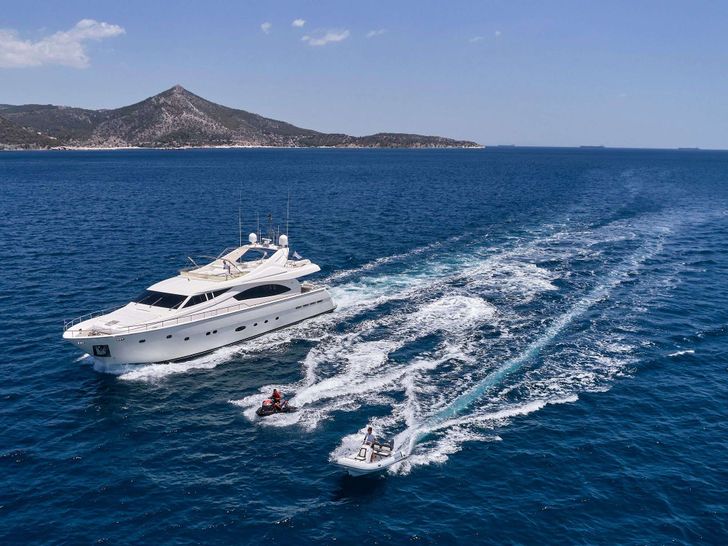 ESTIA YI Ferretti 880 - cruising ESTIA YI Ferretti 880 - cruising