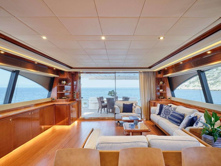 ESTIA YI Ferretti 880 - saloon ESTIA YI Ferretti 880 - saloon