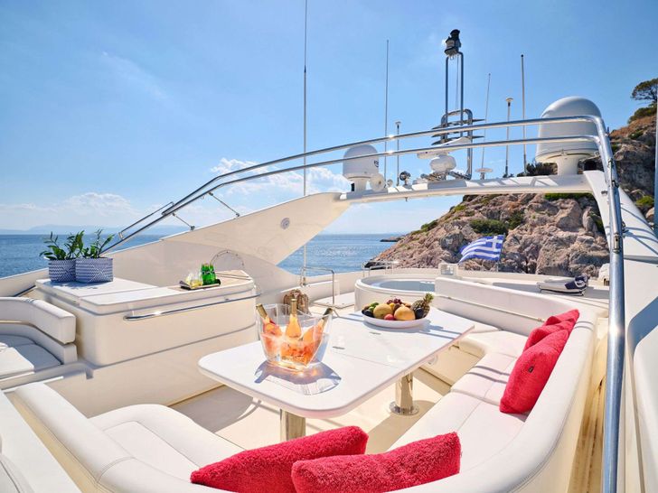 ESTIA YI Ferretti 880 - flybridge dining area ESTIA YI Ferretti 880 - flybridge dining area