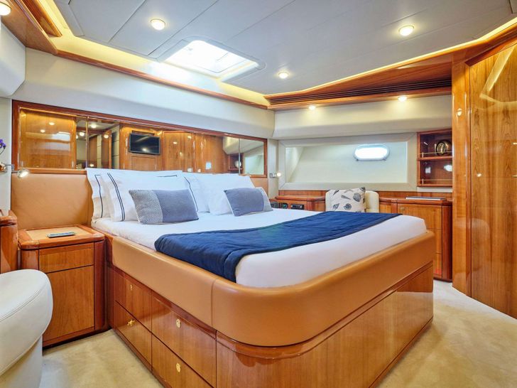 ESTIA YI Ferretti 880 - VIP cabin ESTIA YI Ferretti 880 - VIP cabin