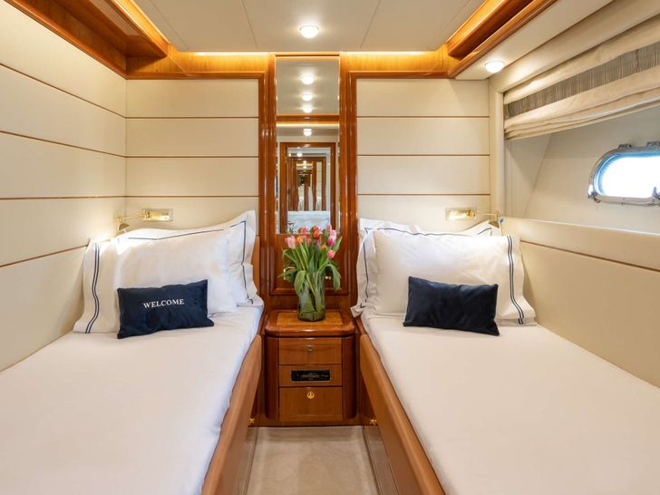 ESTIA YI - twin cabin ESTIA YI - twin cabin