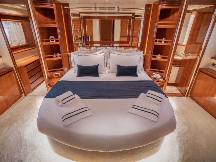ESTIA ZEUS - master cabin ESTIA ZEUS - master cabin
