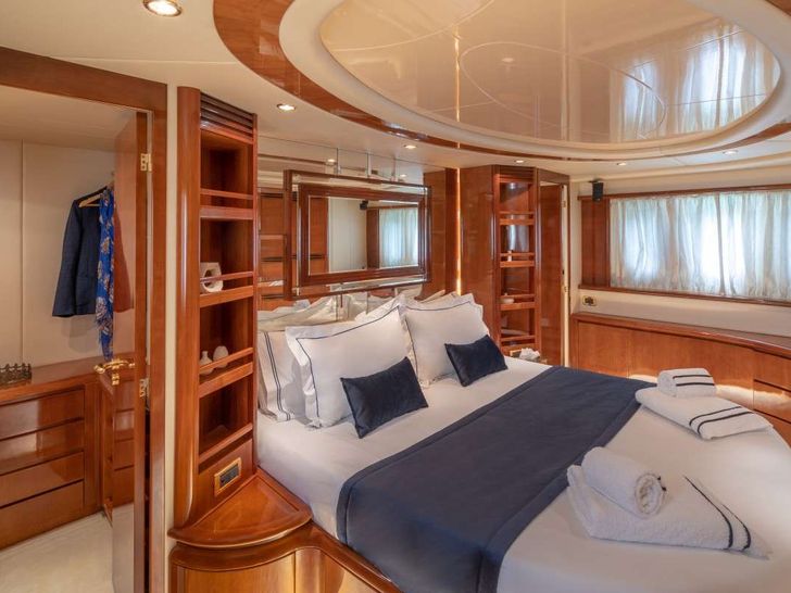 ESTIA ZEUS - master cabin ESTIA ZEUS - master cabin