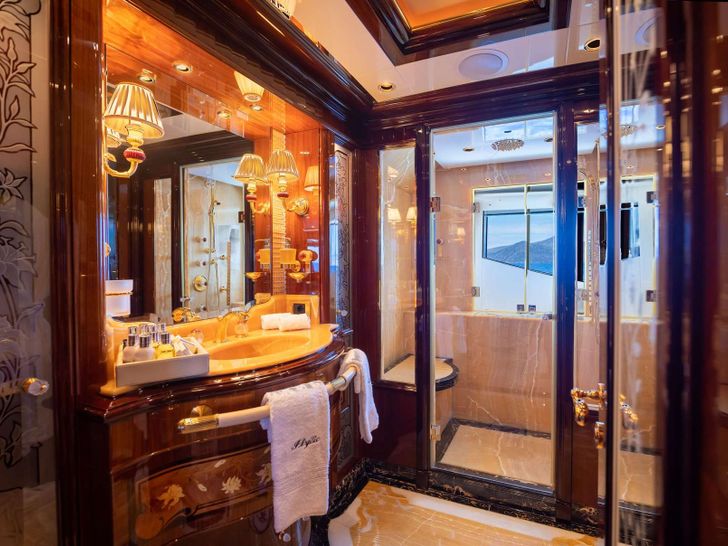 Master Bathroorm Master Bathroorm