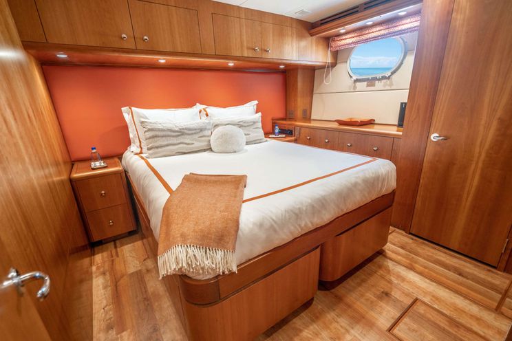 Charter Yacht VICTORY LANE - Hatteras 100 - 4 Cabins - Miami - Florida - Nassau - Bahamas