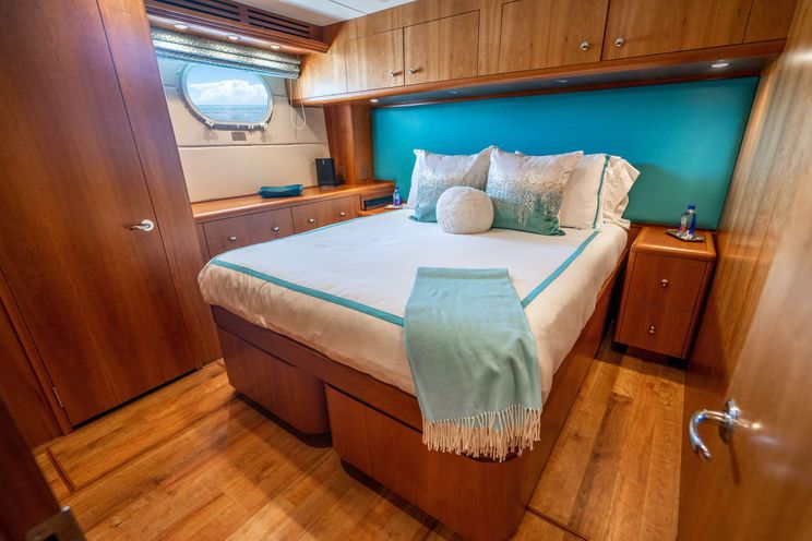 Charter Yacht VICTORY LANE - Hatteras 100 - 4 Cabins - Miami - Florida - Nassau - Bahamas