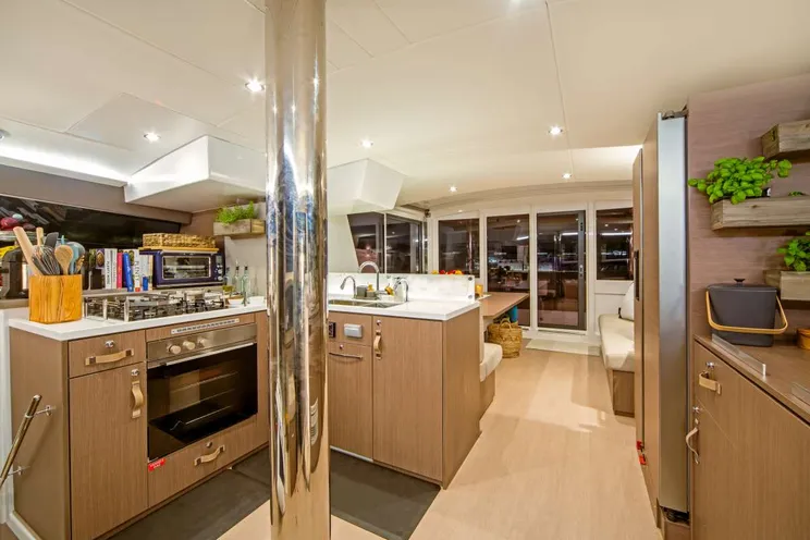 Charter Yacht MAGNIFICENT - Bali 4.8 - 4 Cabins - Drowned Cayes - Goff's Caye - St. George`s Caye - Belize