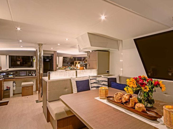 MAGNIFICENT Bali 4.8 - saloon and dining area MAGNIFICENT Bali 4.8 - saloon and dining area